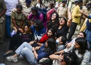 بنگلورو میں ایس آئی آر کے خلاف احتجاج، 50 سے زائد افراد حراست میں؛ ووٹر لسٹ سے نام حذف ہونے پر تشویش